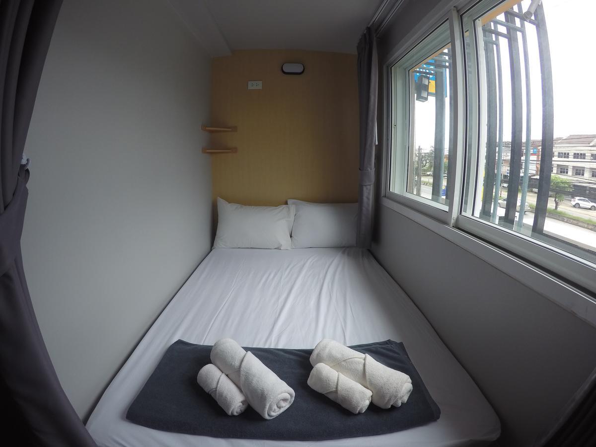 A Nighttime Hostel Krabi town Екстериор снимка