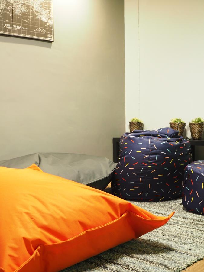 A Nighttime Hostel Krabi town Екстериор снимка