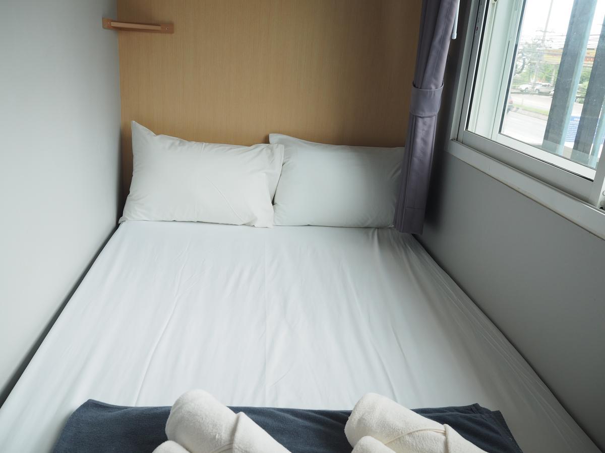 A Nighttime Hostel Krabi town Екстериор снимка