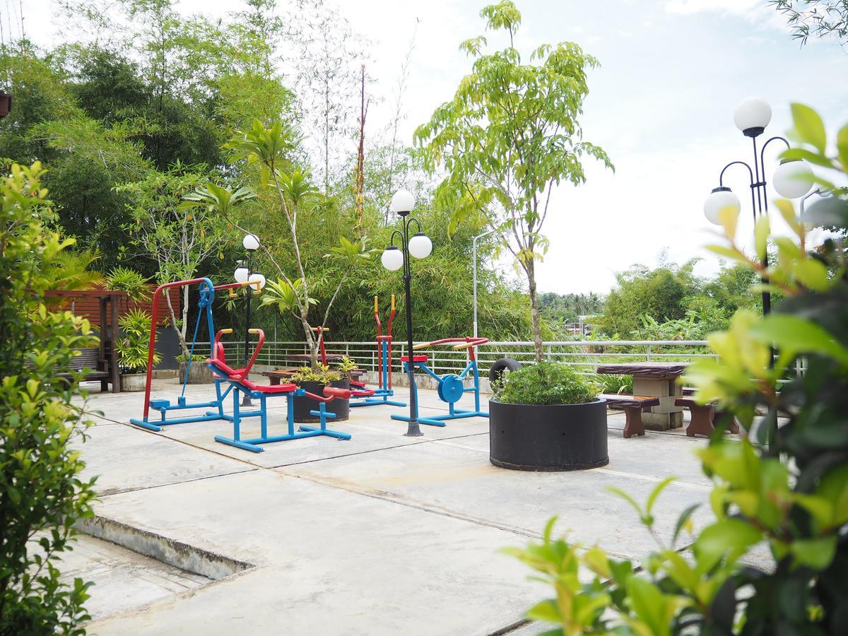 A Nighttime Hostel Krabi town Екстериор снимка