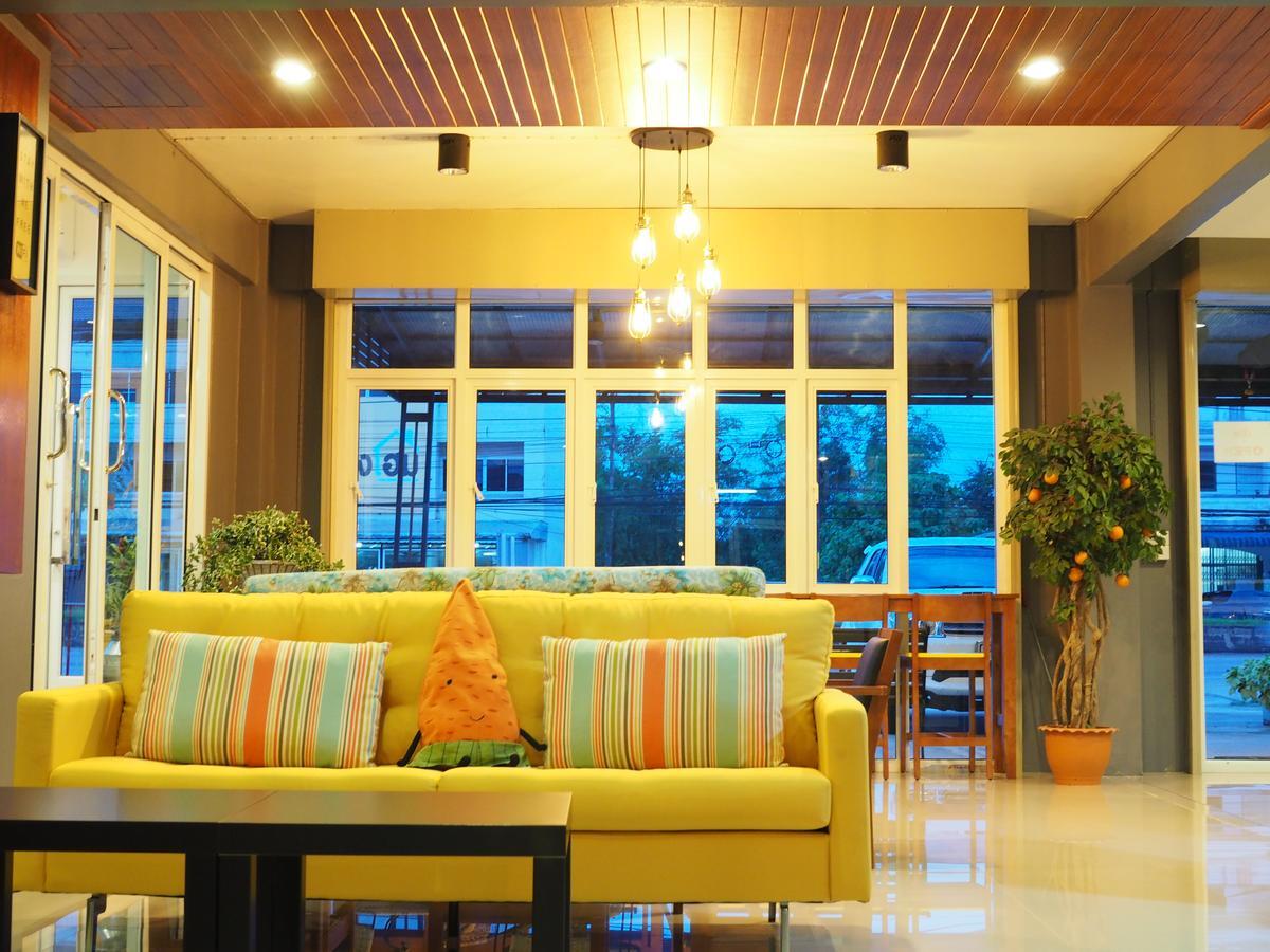 A Nighttime Hostel Krabi town Екстериор снимка