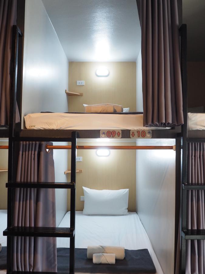 A Nighttime Hostel Krabi town Екстериор снимка