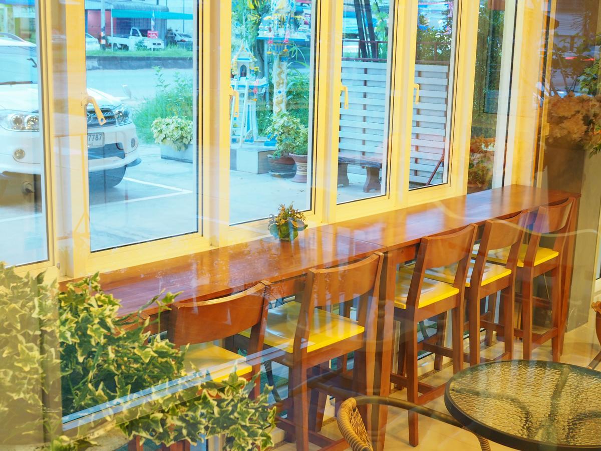 A Nighttime Hostel Krabi town Екстериор снимка