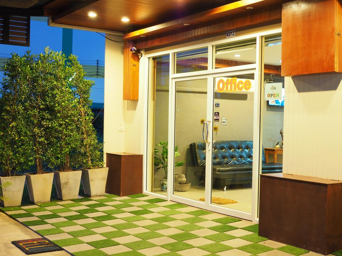 A Nighttime Hostel Krabi town Екстериор снимка