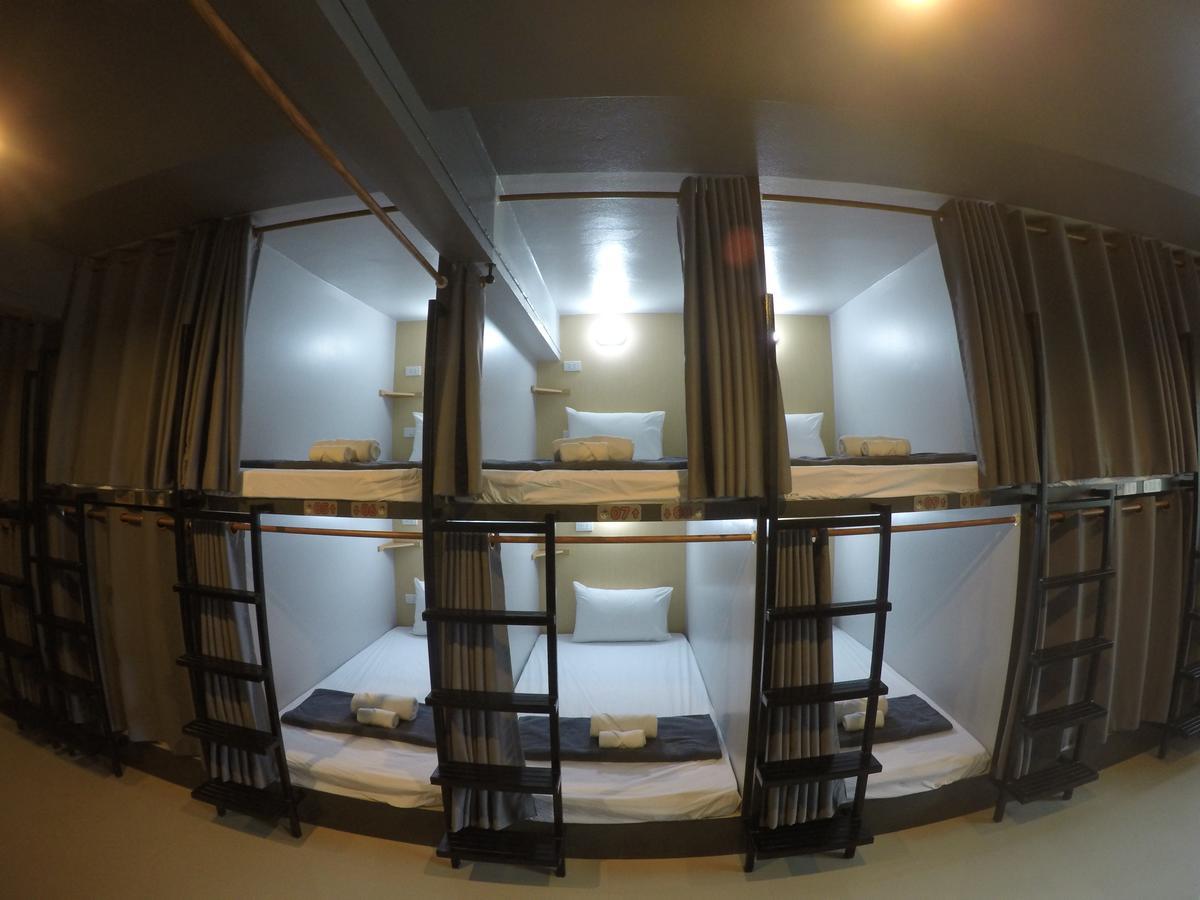 A Nighttime Hostel Krabi town Екстериор снимка
