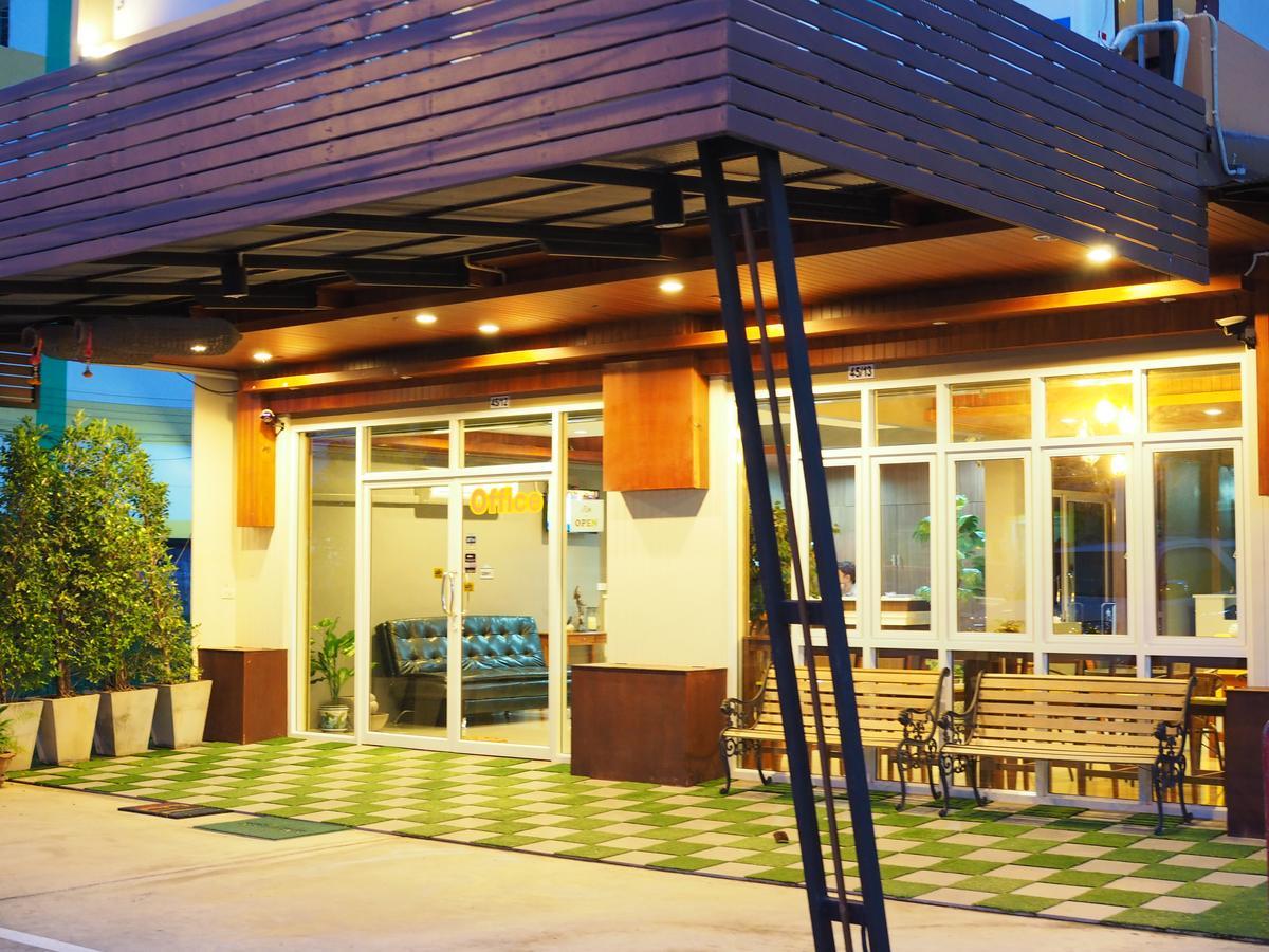 A Nighttime Hostel Krabi town Екстериор снимка