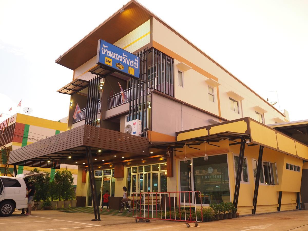 A Nighttime Hostel Krabi town Екстериор снимка
